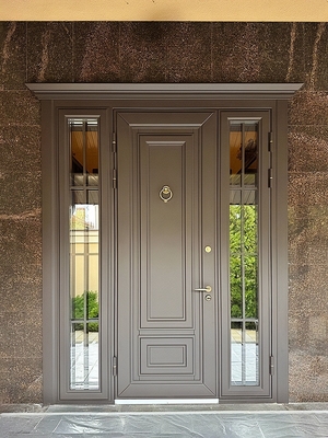 Дверь для парадного входа